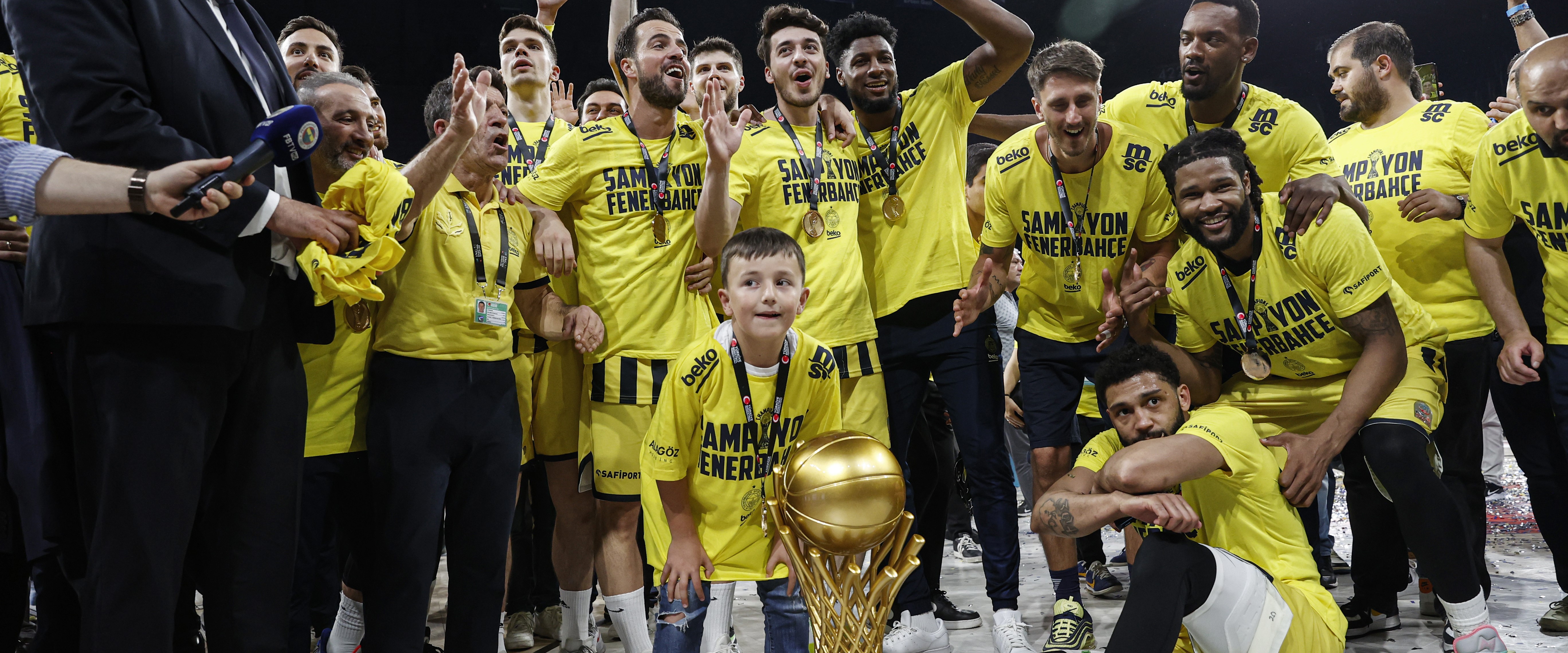 Basketbol Süper Ligi'nde şampiyon Fenerbahçe Beko, kupasını aldı