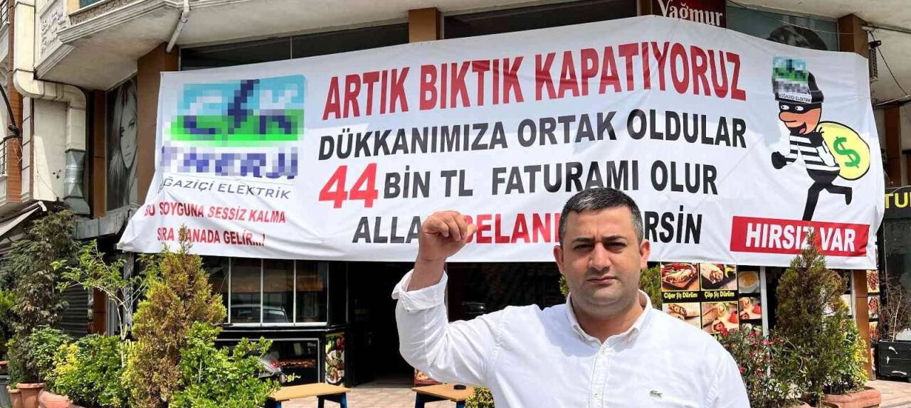 Elektrik faturasına kızdı, “Hırsız var” diye pankart astı
