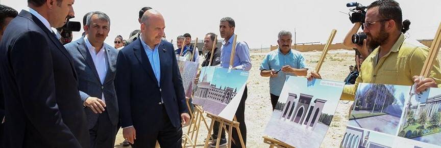 Bakan Soylu, Tel Abyad'da AFAD konut proje alanını inceledi