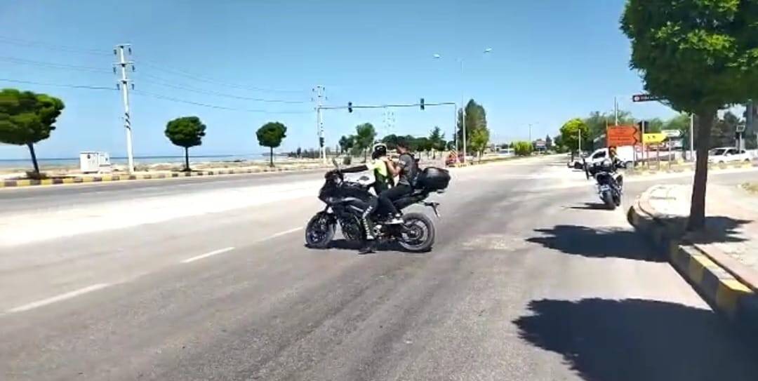 Van polisi 35 öğrenciyi sınava yetiştirdi