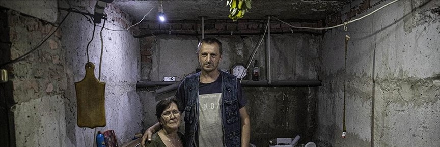 Harkiv'de bir çift, 3 aydır cepheye yakın sığınakta kalanlara yemek hazırlıyor