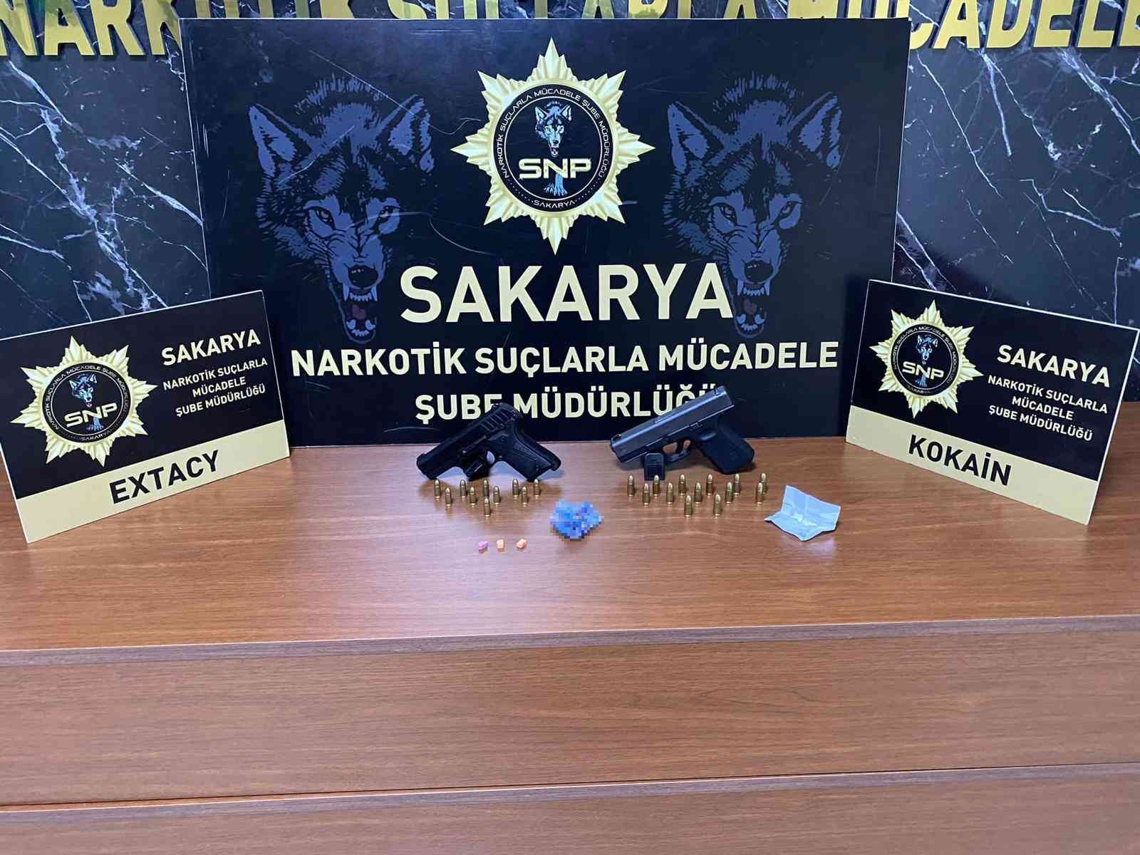 Sakarya’da 2 ilçede 3 adrese uyuşturucu operasyonu: 5 gözaltı