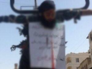 IŞİD kendi adamını çarmıha gerdi!