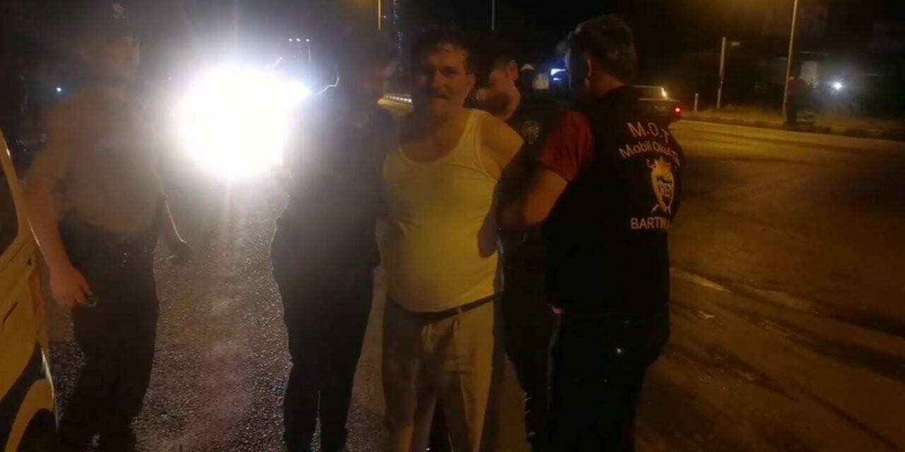 Uygulamadan kaçan alkollü sürücü polis otosuna çarptı