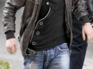18 YILDIR GÖRMEDİĞİ BABASINI SOPAYLA DÖVDÜ