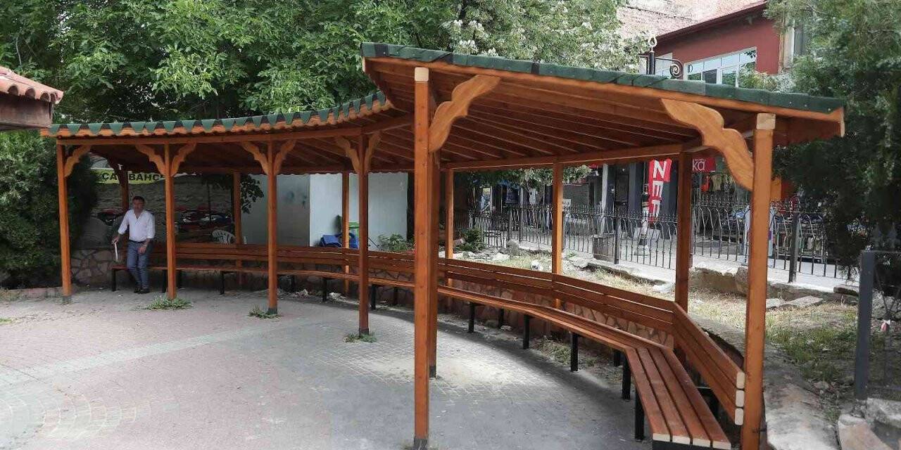 Küçük Park’a yeni pergola