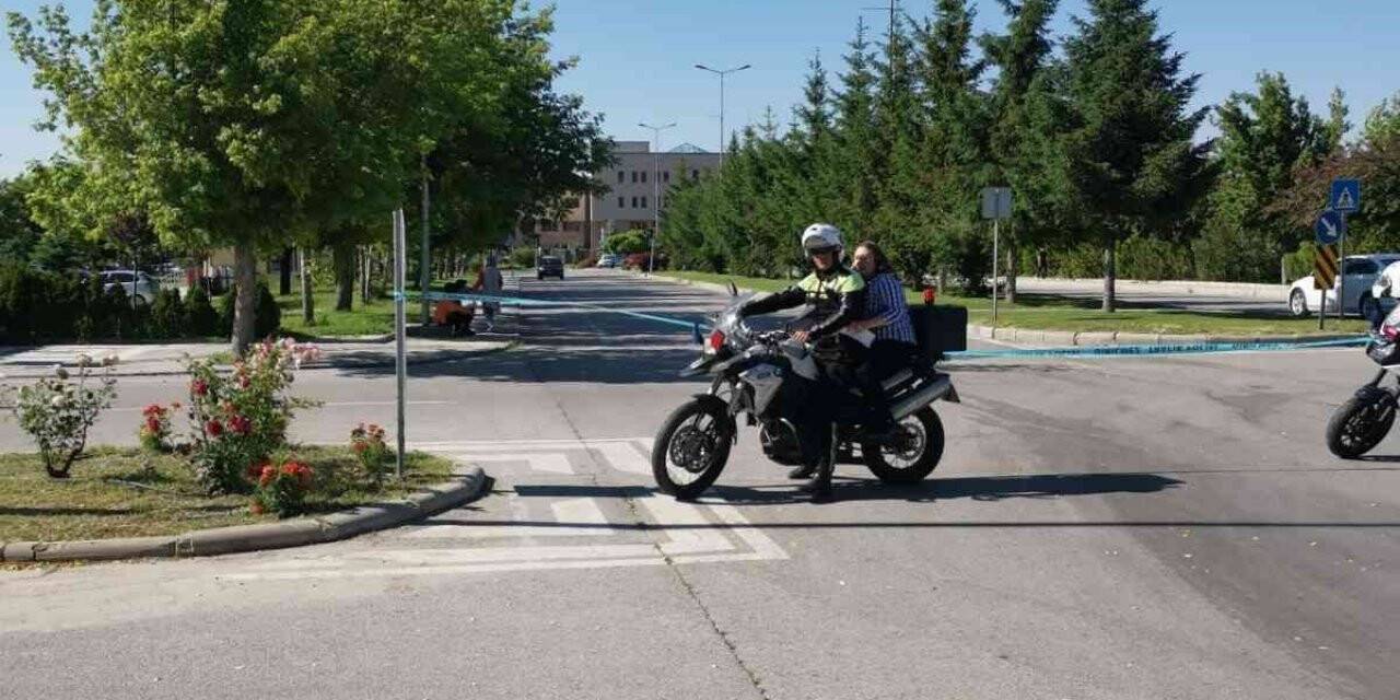 Geç kalan öğrencinin yardımına polis koştu