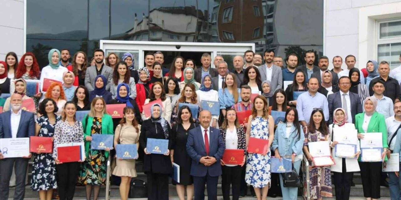 Kütahya’da ’Ulusal Kalite Etiketi’ alan öğretmenlere ödül