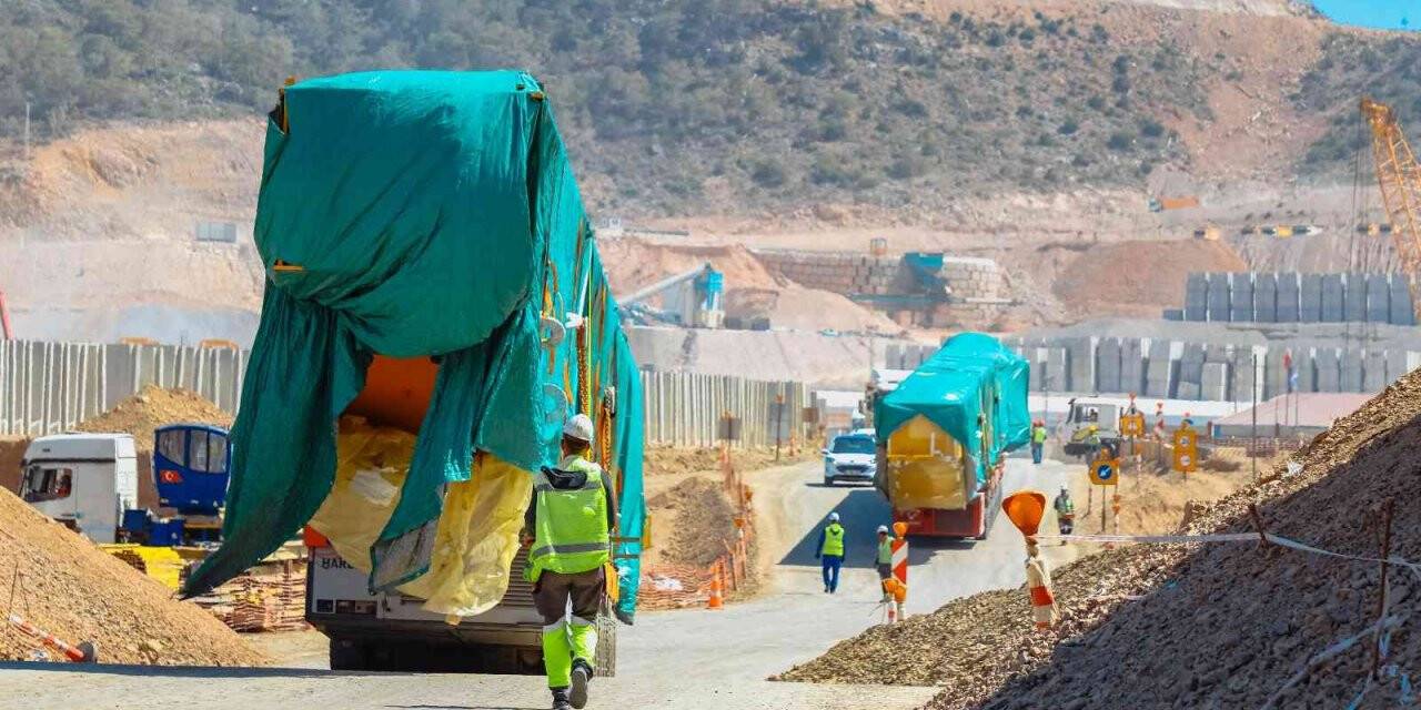 Akkuyu NGS’nin 1’inci ünitesinde kullanılacak polar vinç inşaat sahasına ulaştı