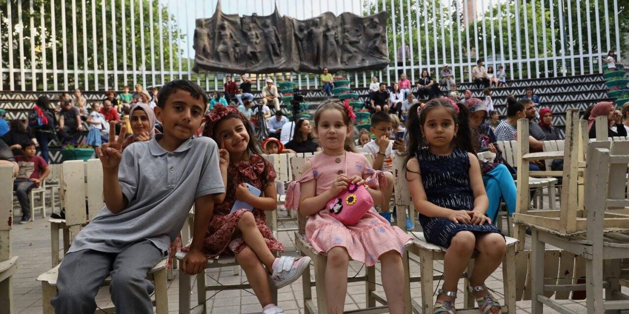 Bursa’da masal dünyasına renkli yolculuk