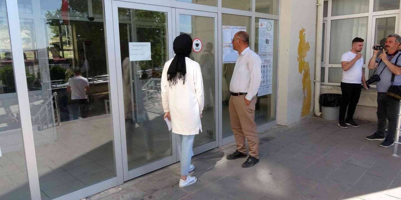 Yozgat’ta 1 dakika geç kaldıkları için YKS’ye giremediler