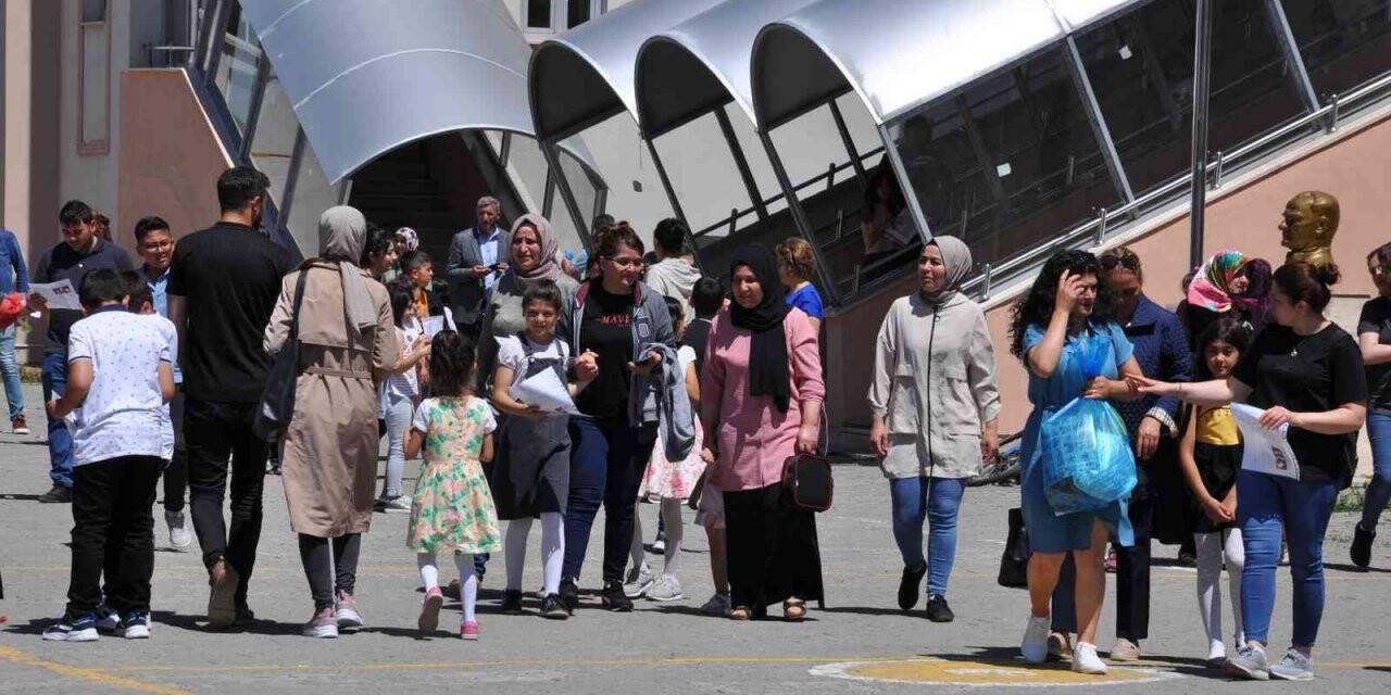 Kars’ta YKS heyecanı başladı