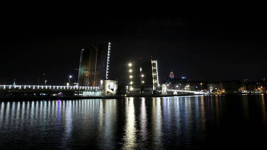 Atatürk Köprüsü ve Galata Köprüsü araç ve yaya trafiğine kapatıldı