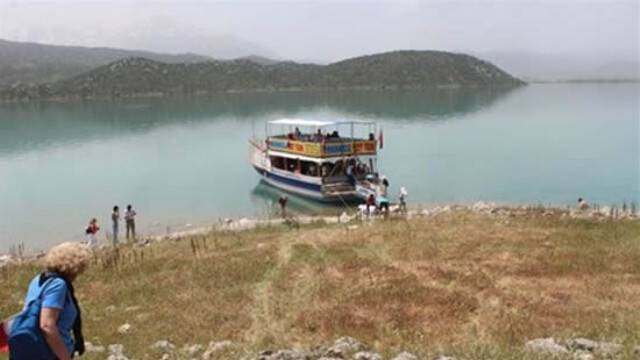 Rus Turistleri Taşıyan Tekne Karaya Sürüklendi