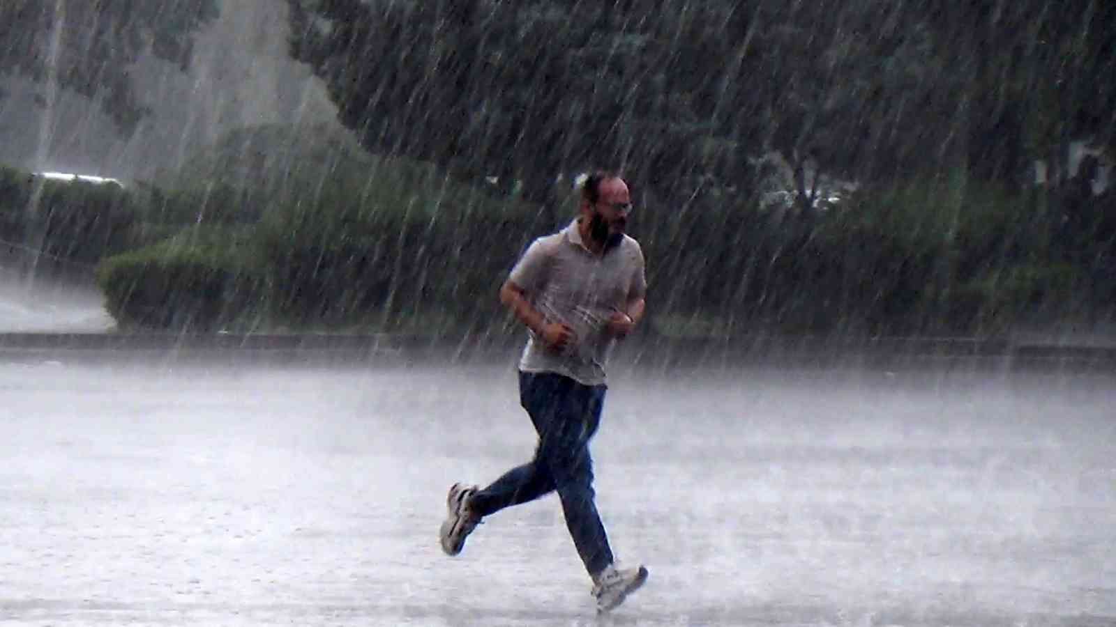 Kırıkkale’de yağış vatandaşlara zor anlar yaşattı