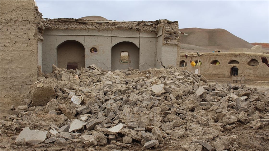 Afganistan’daki depremde can kaybı 950’ye yükseldi