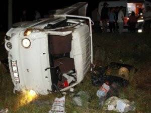 Kamyonet Şarampole Devrildi: 5 Yaralı
