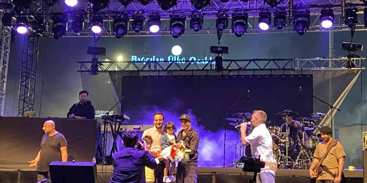 MaNga Bağcılar’da 80 bin kişiye konser verdi