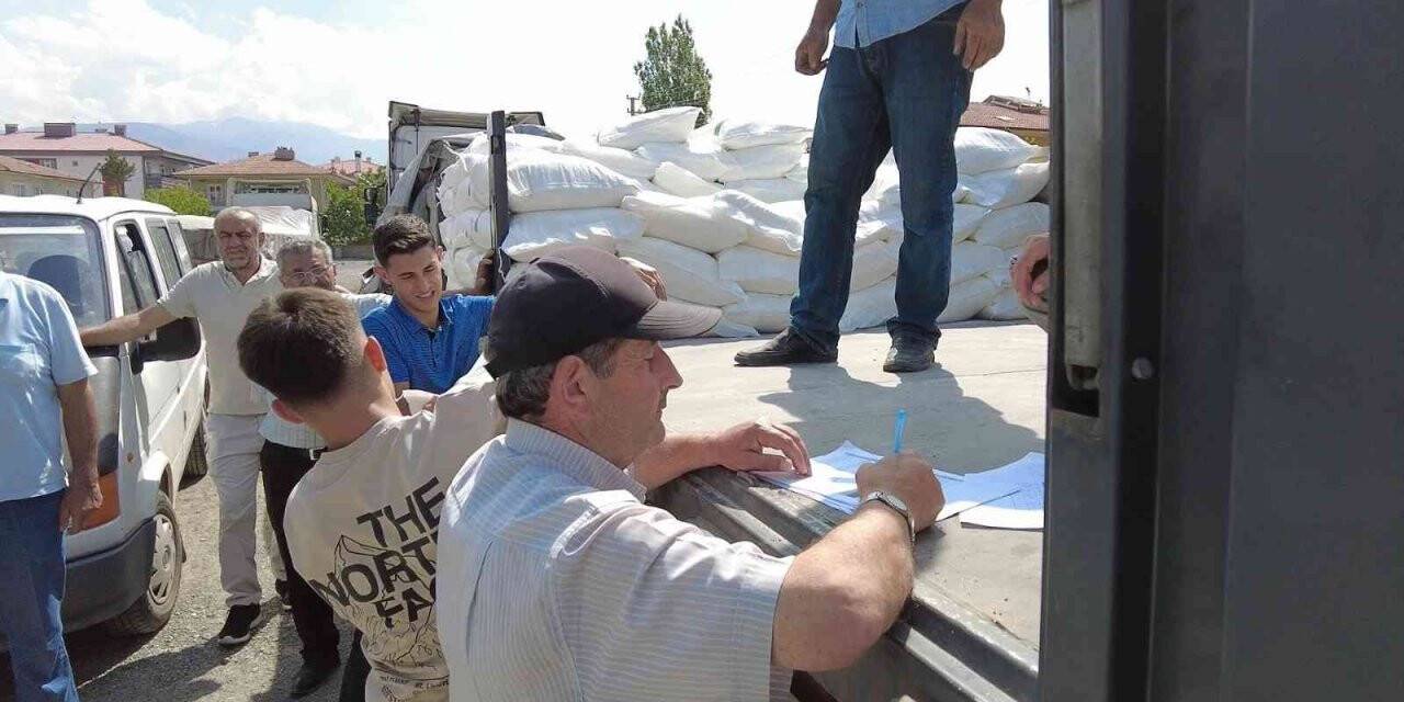 Erzincan’da bal üreticilerine şeker dağıtımı sürüyor