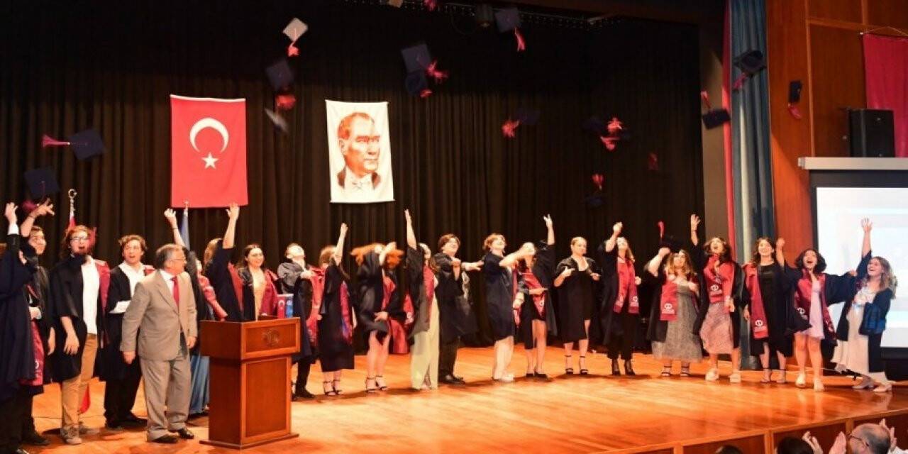 Devlet Konservatuvarı’nda mezuniyet sevinci