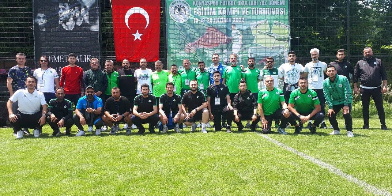 Konyaspor Futbol Okulları eğitim kampında bir araya geldi
