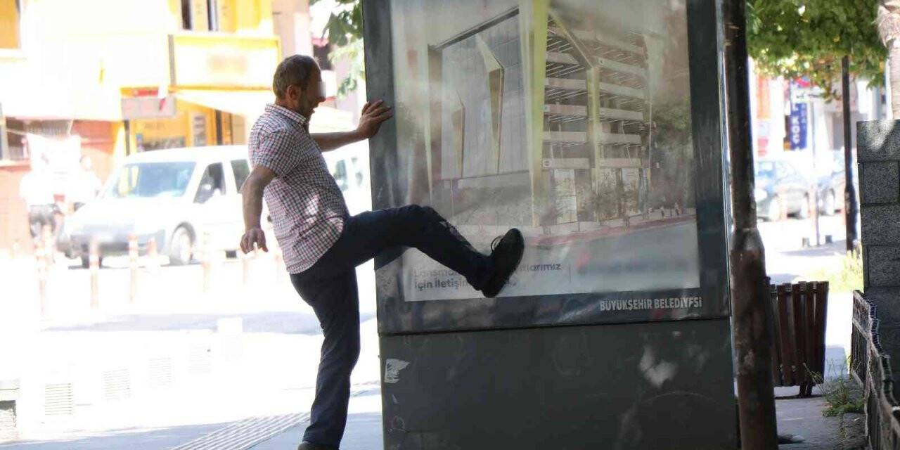 Şişede durduğu gibi durmadı