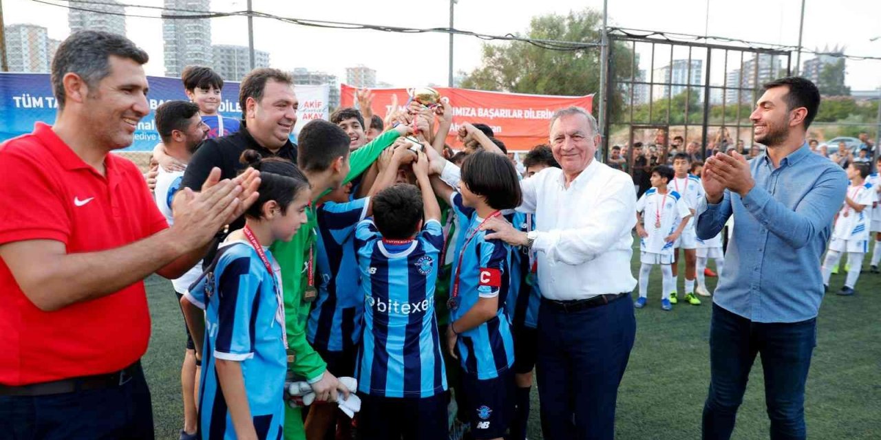 U-12 futbolda şampiyon Adana Demirspor