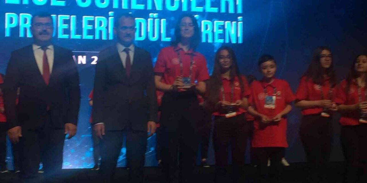 Ertuğrulgazi Lisesi TÜBİTAK’taki başarı geleneğini sürdürüyor