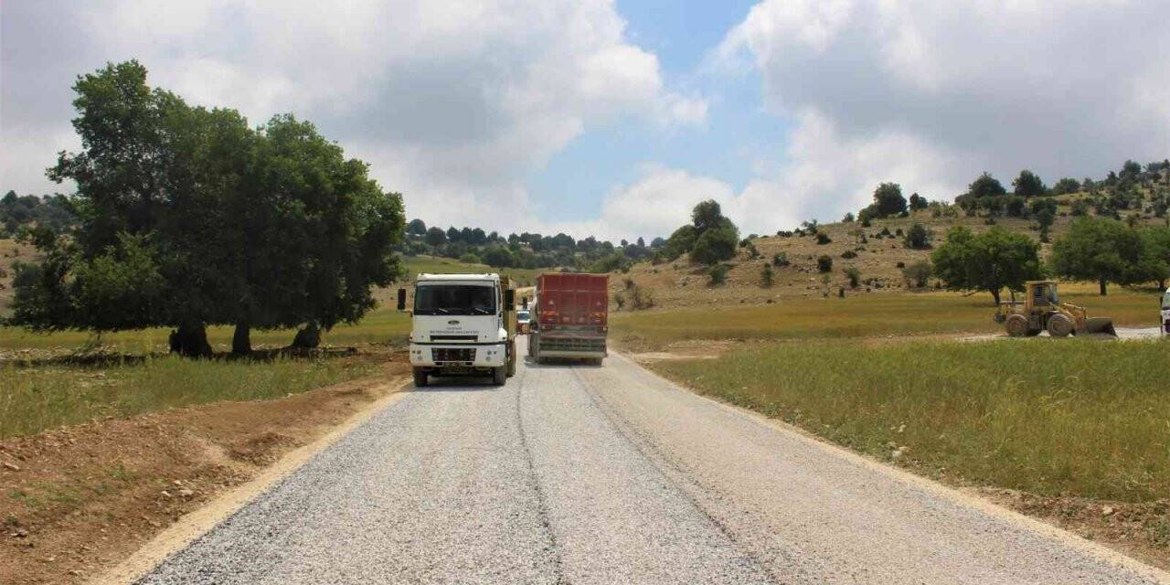 Erdemli’de 12 mahallenin 40 yıllık yol hasreti sona erdi