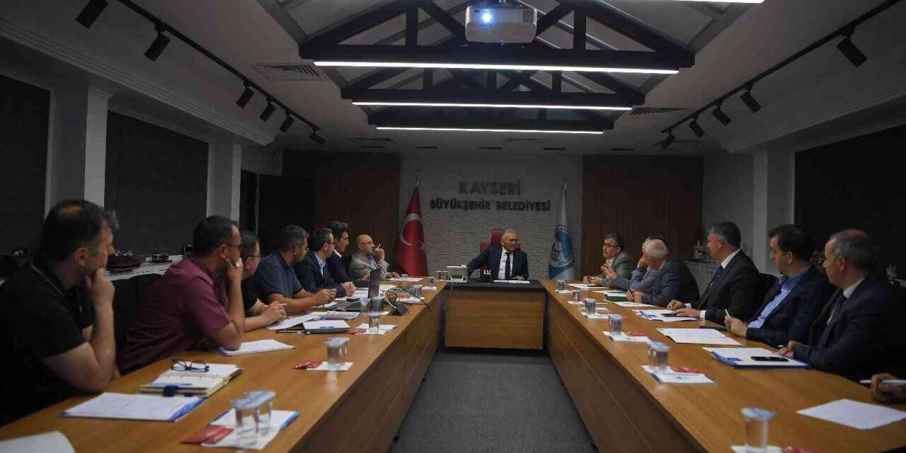 ’Erciyes Zirvesi’ toplandı