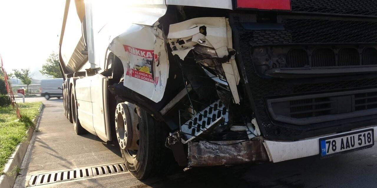 Karabük’te tır otomobille çarpıştı: 3 yaralı