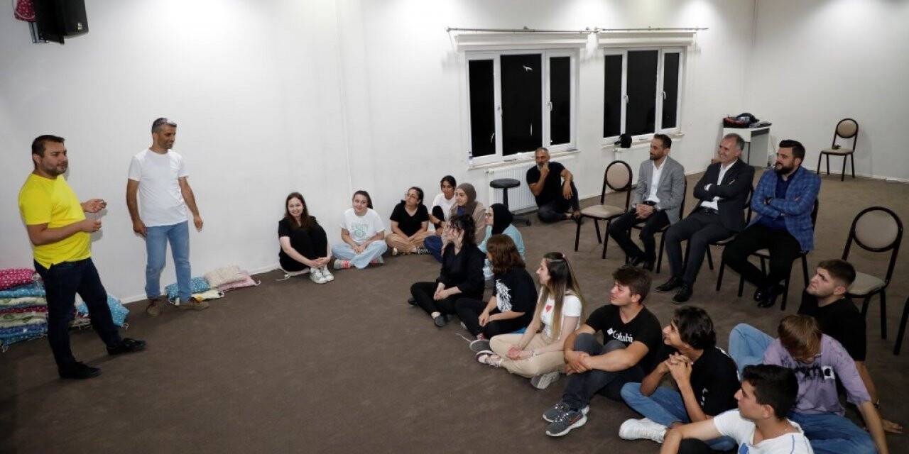 İnegöl Şehir Tiyatrosu’na doğaçlama eğitimi