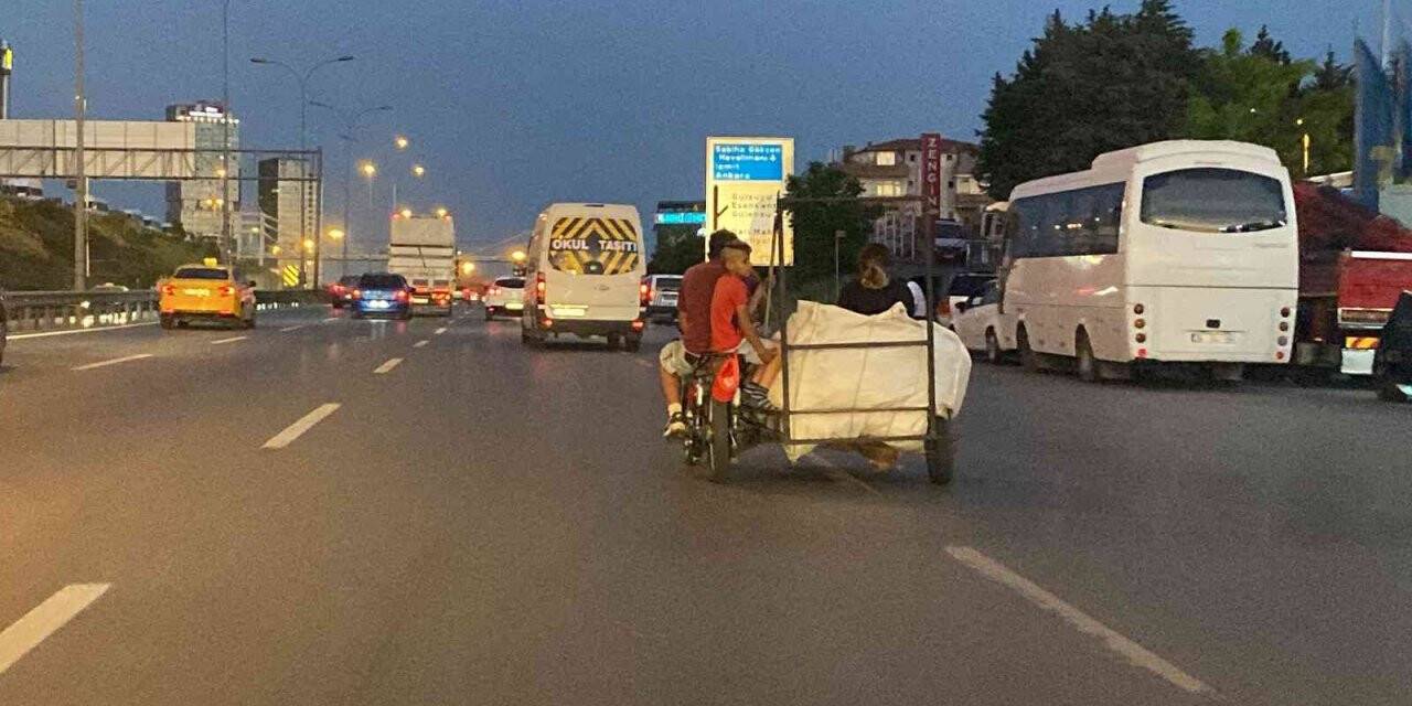 Maltepe D-100 karayolunda motosiklet üzerinde tehlikeli yolculuk kamerada