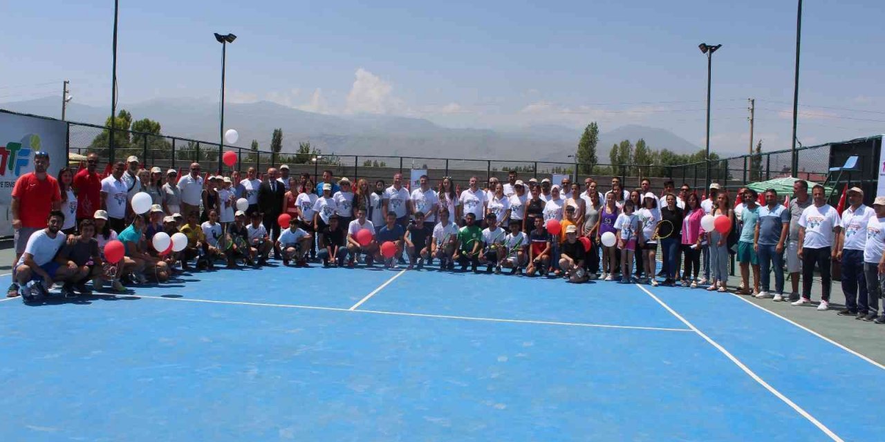 Iğdır’da 2. Kayısı Cup Spor Şenlikleri tenis müsabakaları başladı