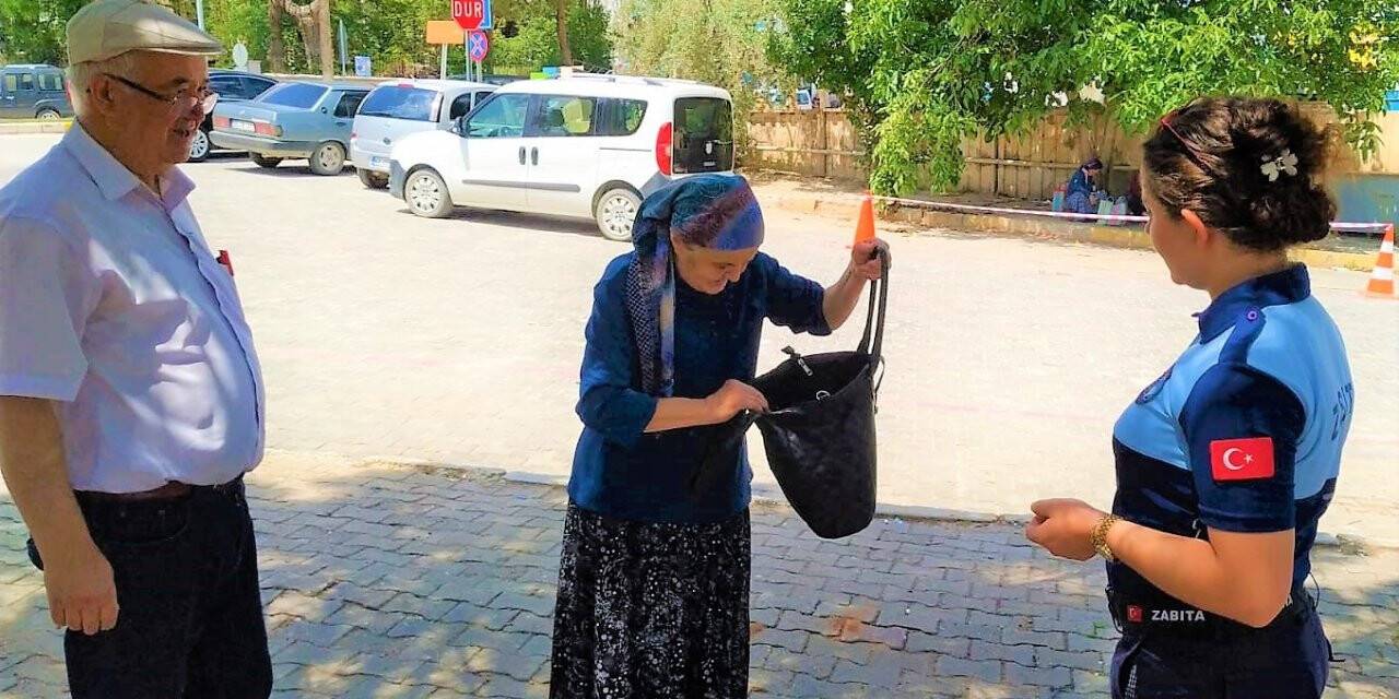 Zabıtanın dikkati emekli kadının parasını kurtardı