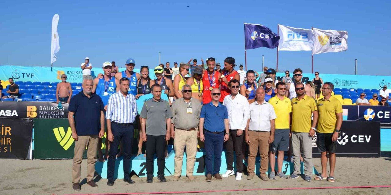 Ayvalık’ta Plaj Voleybolu VW Beach Pro Tour Balıkesir Futures şampiyonası sona erdi