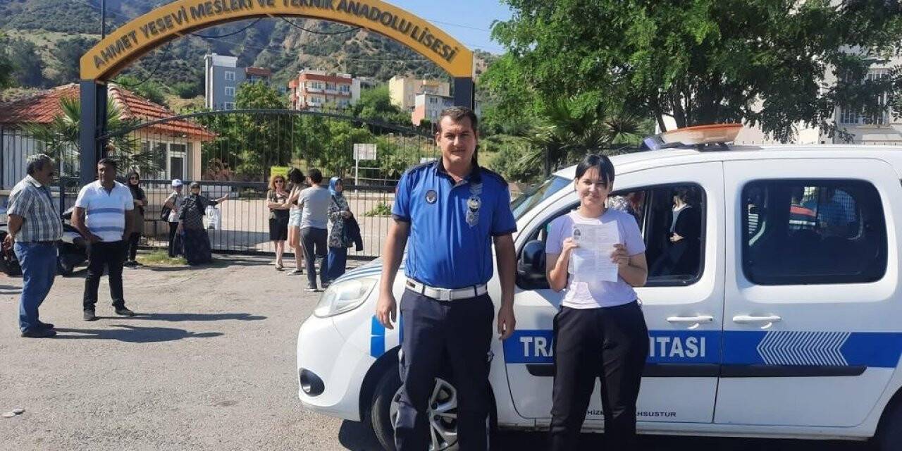 Sınava geç kalmasınlar diye zabıta ekipleri seferber oldu