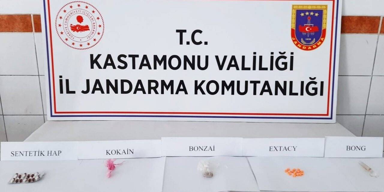 Aracıyla uyuşturucu taşıyan şahıs jandarma ekiplerince gözaltına alındı