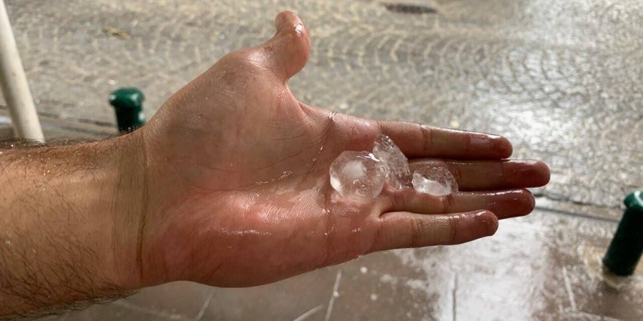 Eskişehir’de ceviz büyüklüğünde dolu etkili oldu