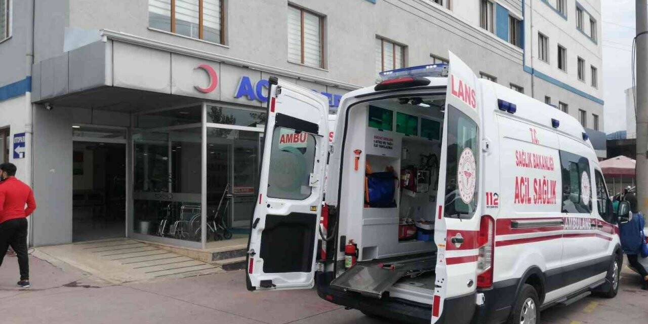 Havuzda boğulma tehlikesi geçiren çocuk hastaneye kaldırıldı