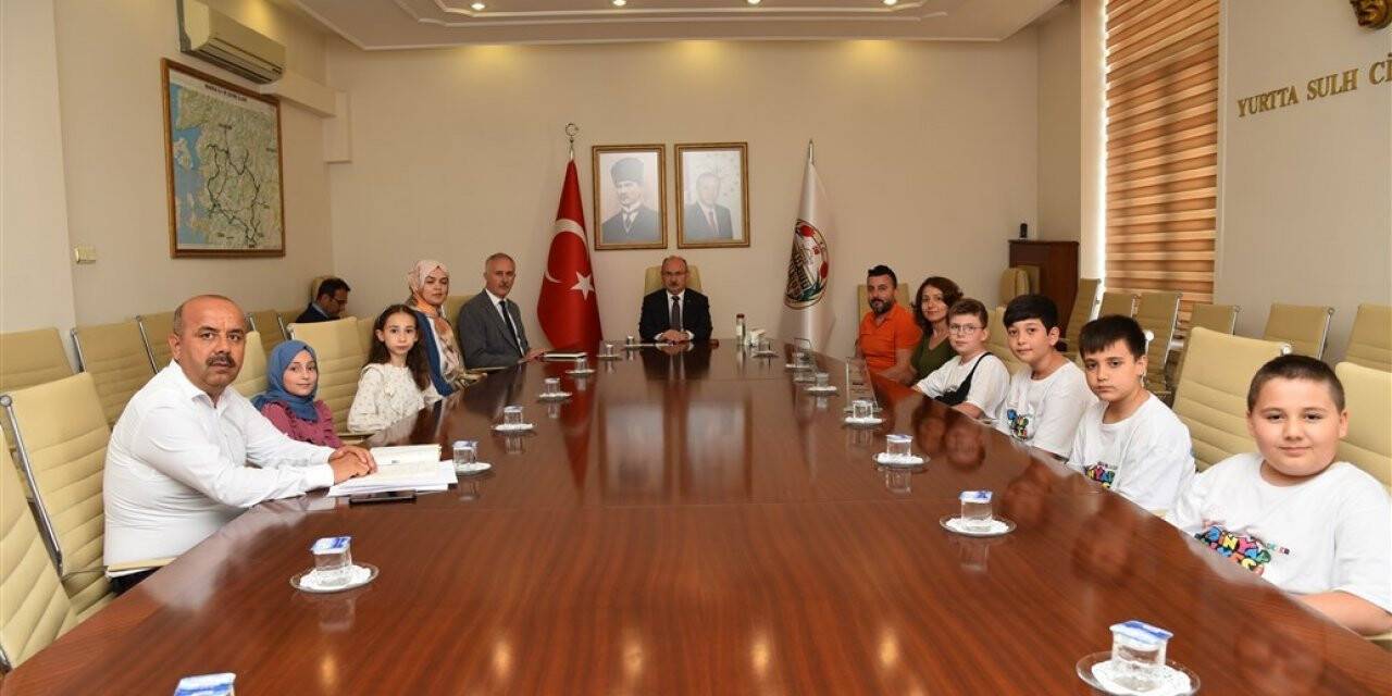 Vali Karadeniz, geleceğin kaşif ve tasarımcılarını kutladı