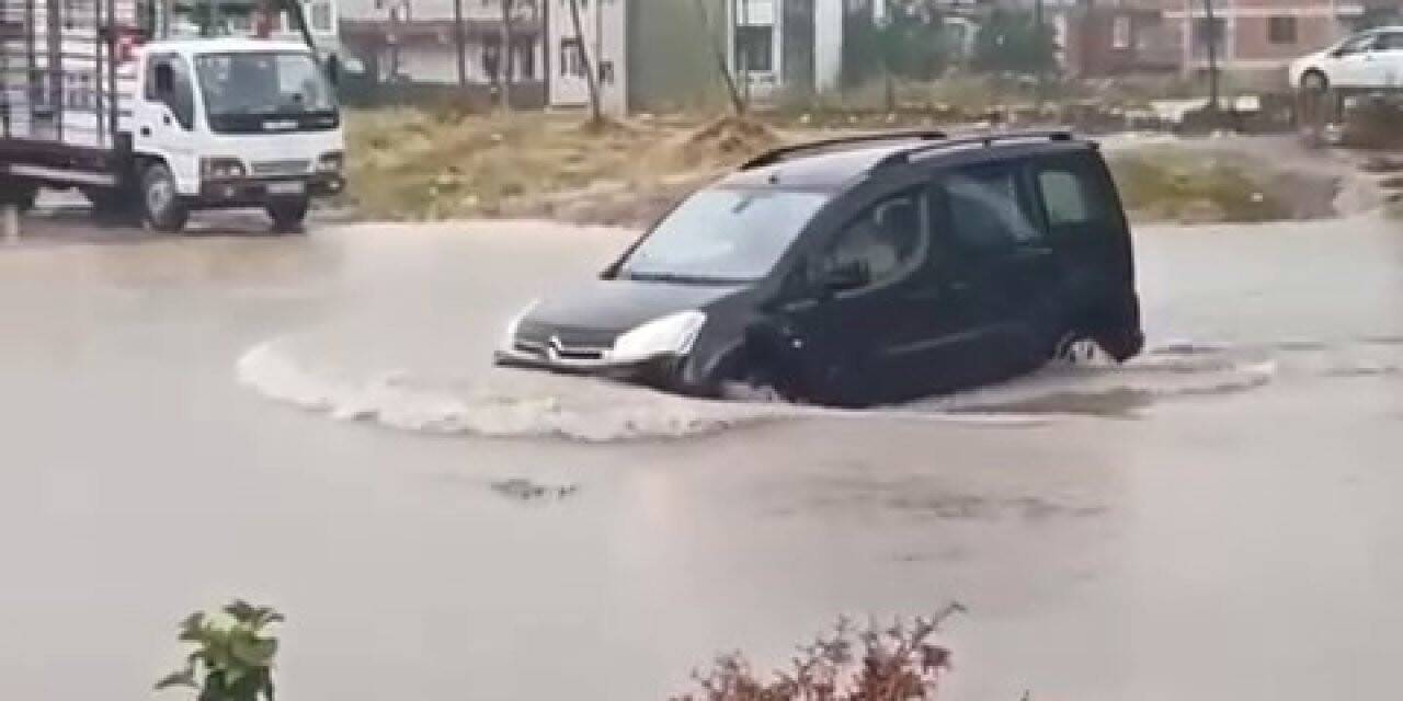 Kocaeli’de yoğun yağış sele döndü