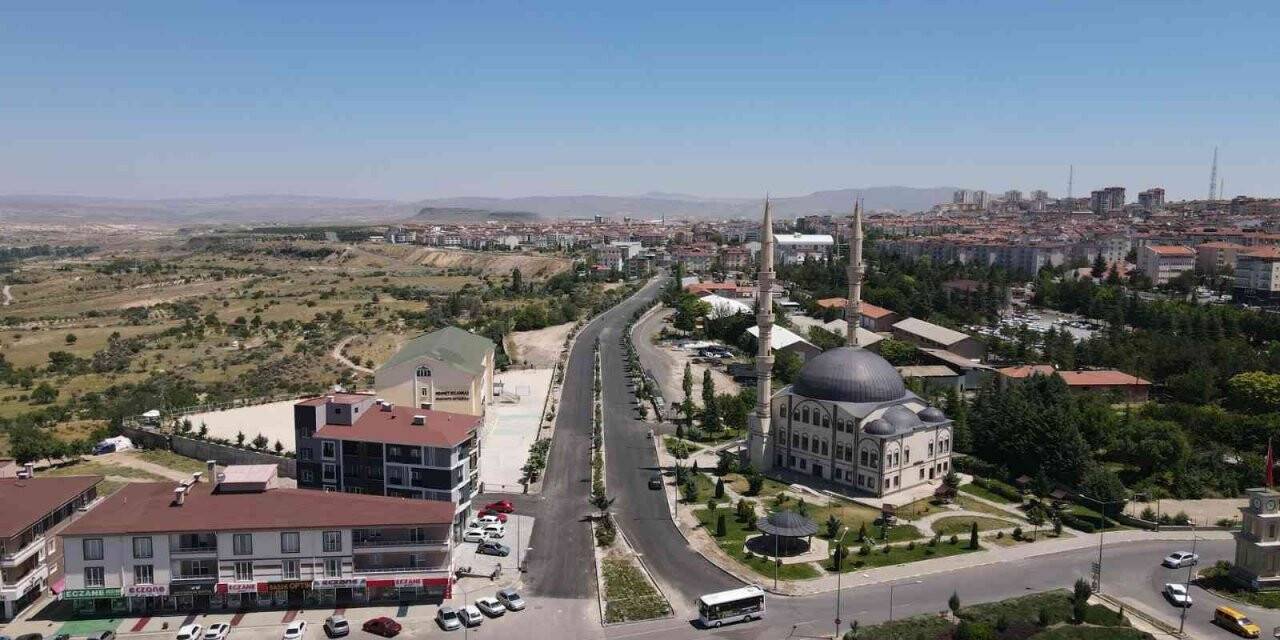 Alt yapısı tamamlanan yol yeniden trafiğe açıldı