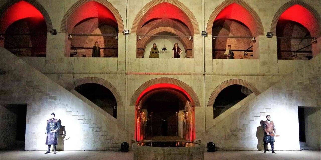 Deveciler Hanı’nda defile