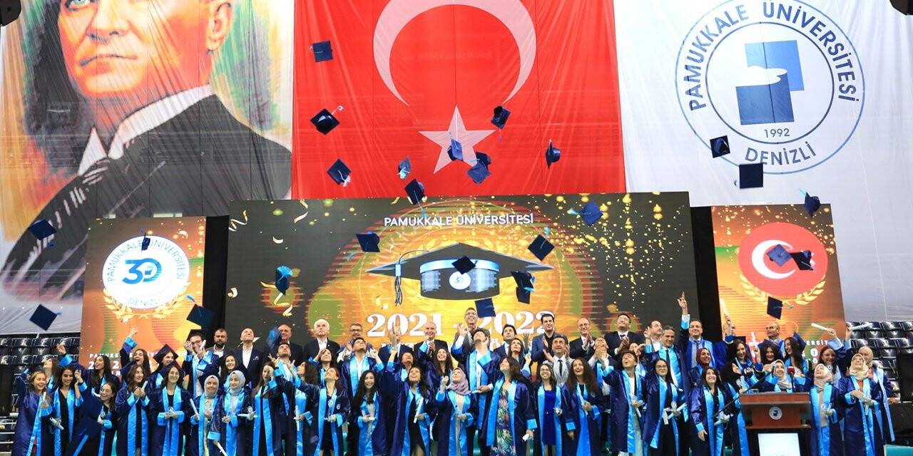 PAÜ mezunlarını yeni yaşamlarına uğurladı