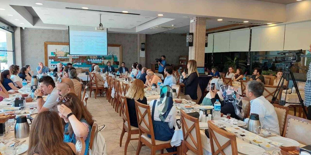 Tercih dönemi öncesi öğrenciler için rehber öğretmenlerle bir araya gelindi