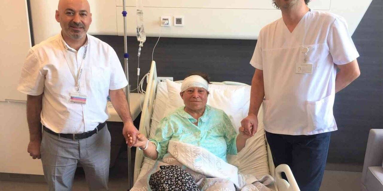 Ağzındaki bütün sağlam azı dişlerini çektirdi, ağrıları yine de dinmedi