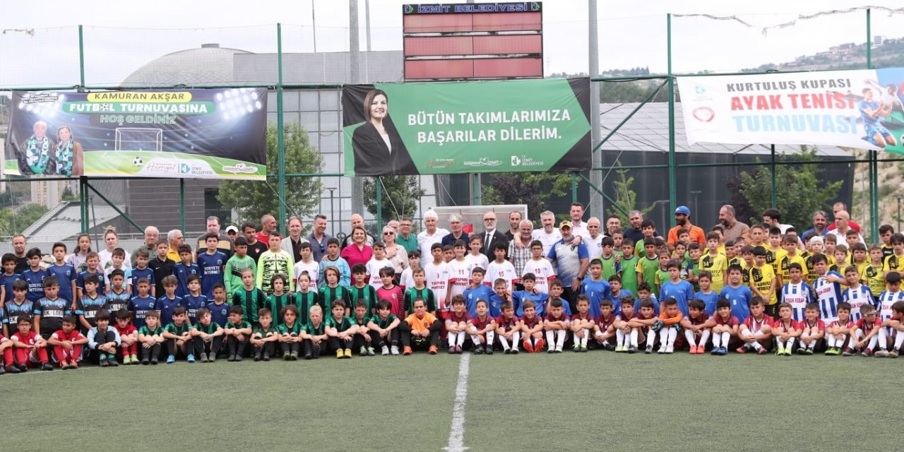 Kamuran Akşar Futbol Turnuvasının açılışını Başkan Hürriyet yaptı