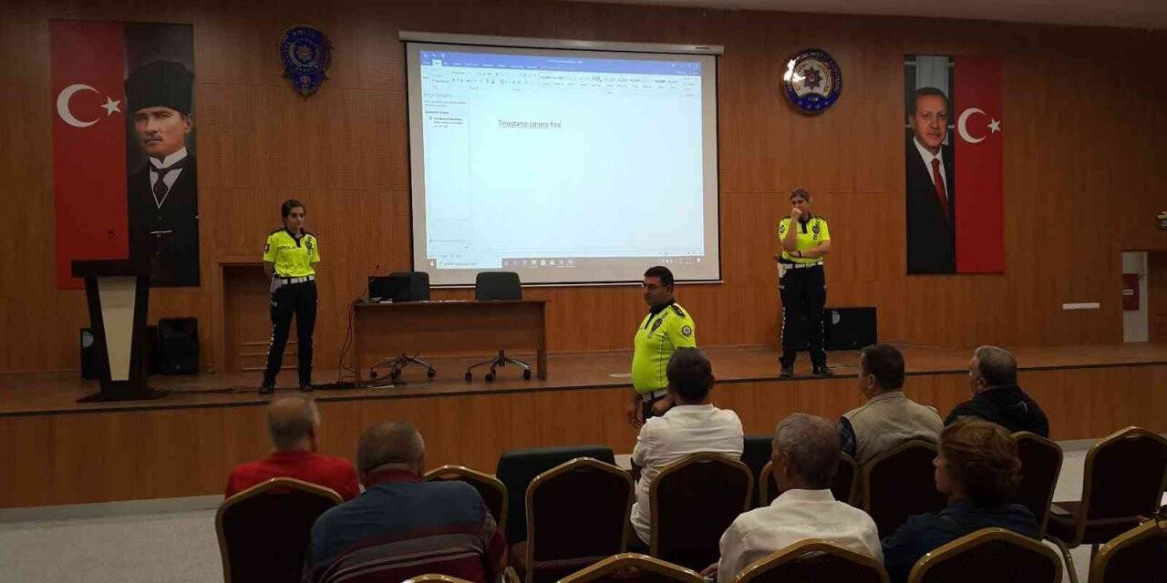 Afyonkarahisar’da 410 fahri trafik müfettişine eğitim verildi