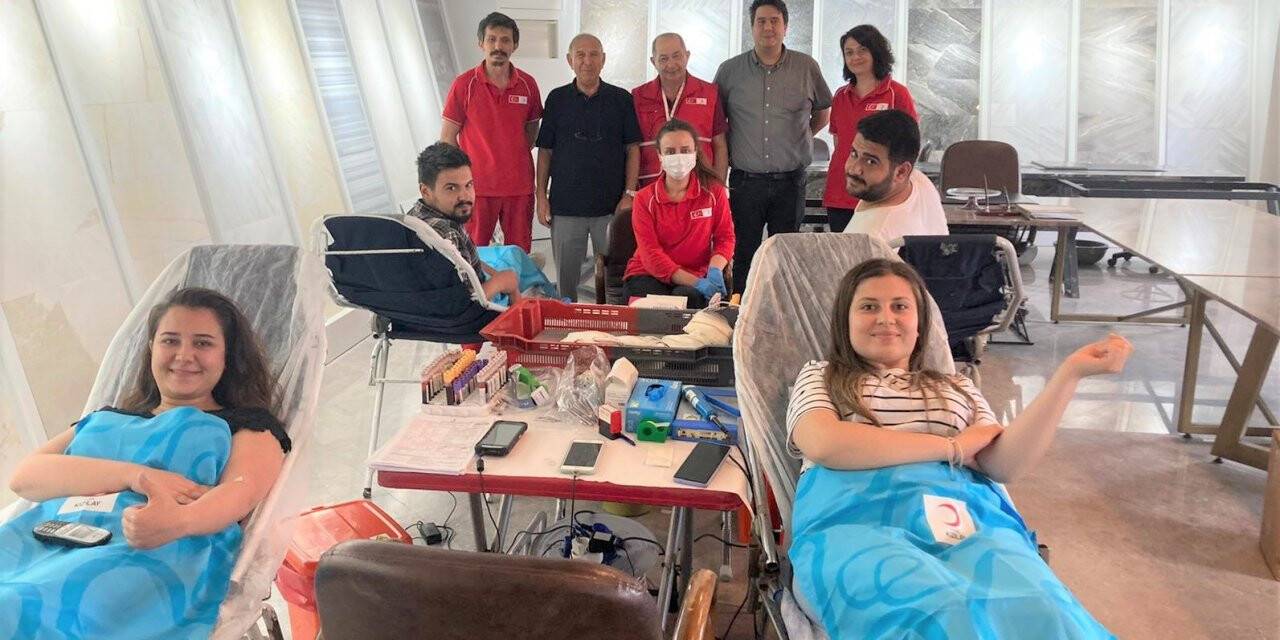 Hürok Mermer’den Kızılay’a destek